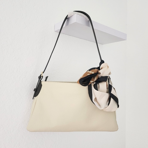 Valentina Women's NWT Made In Italy, Beige/Brown Pebbled Leather Shoulder Bag. - Picture 5 of 15